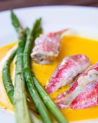 Барабулька со спаржевой фасолью