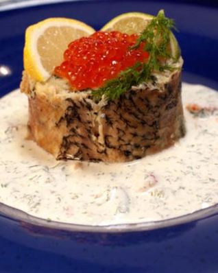 Фаршированная щука с соусом из раковых шеек