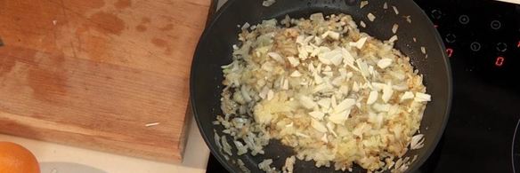 фаршированная щука с соусом из раковых шеек