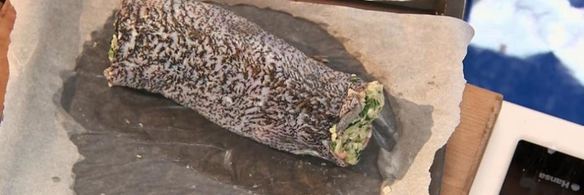 фаршированная щука с соусом из раковых шеек