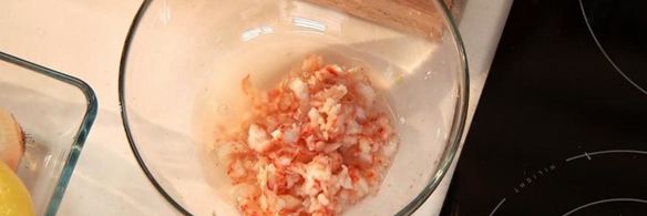 фаршированная щука с соусом из раковых шеек