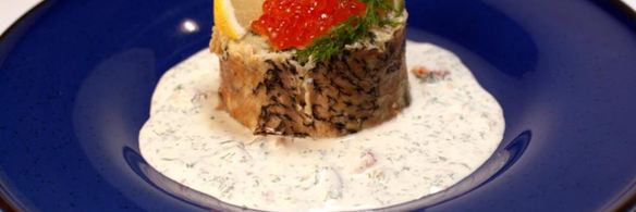 фаршированная щука с соусом из раковых шеек