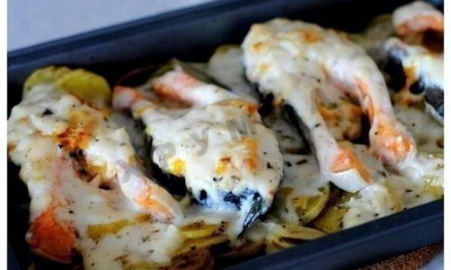 Рецепт форели на картофельной подушке под чесночным соусом