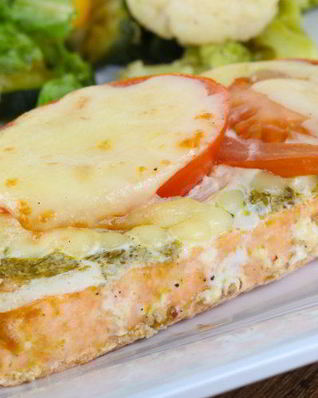 Горбуша с томатами и сыром