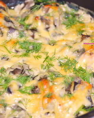 Горбуша, запеченная в сметанно-грибном соусе