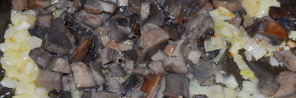 горбуша, запеченная в сметанно-грибном соусе