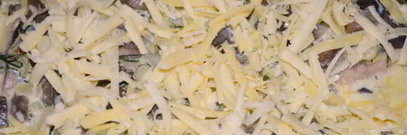 горбуша, запеченная в сметанно-грибном соусе