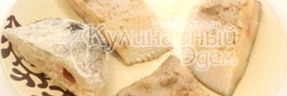 камбала с картофелем и соусом