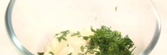 камбала с картофелем и соусом