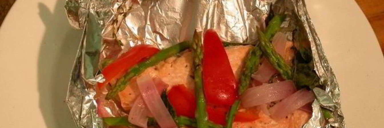 Кижуч, запеченный с овощами