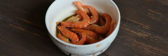 креветки на шпажках