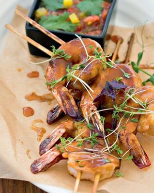 Креветки с овощным чатни