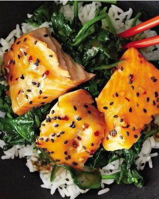 Лосось под лаймовым дрессингом в миске по-азиатски