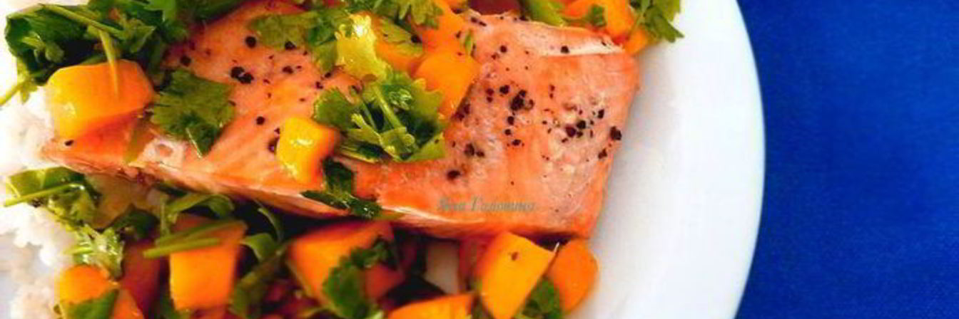 Лосось с чимичурри из манго