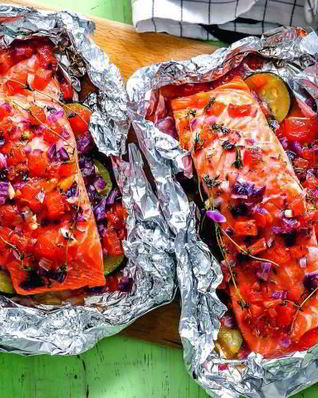 Лосось с овощами в фольге