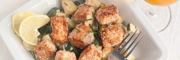 лосось в кунжуте на подушке из цуккини