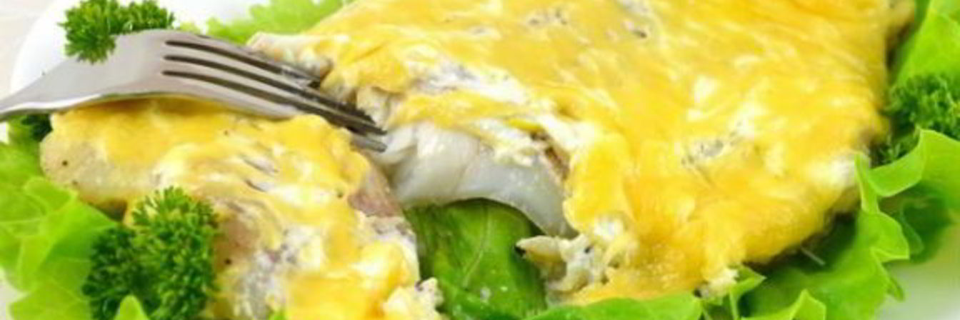 Минтай, запеченный под янтарной шубкой