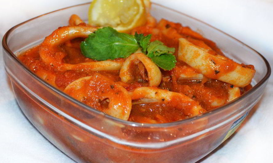 Рецепт острых кальмаров в красном соусе