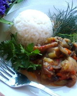 Рыба, тушеная с овощами