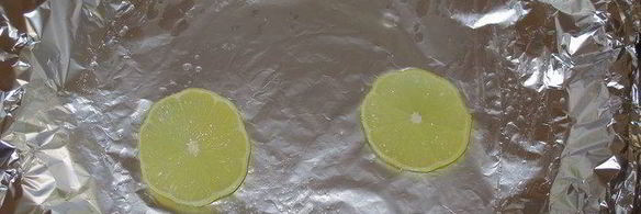 рыба, запеченная с луком в фольге