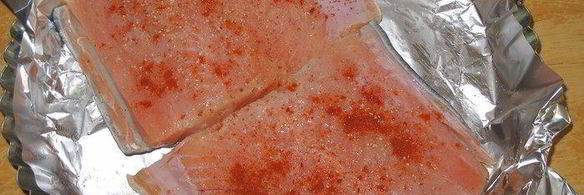 рыба, запеченная с луком в фольге