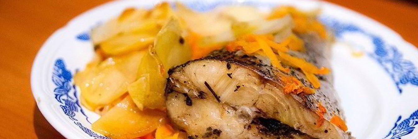 Щука в духовке с картофелем