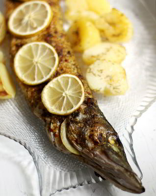 Щука, запеченная в фольге