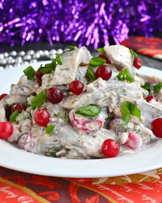 Сельдь в сметанно-клюквенном соусе