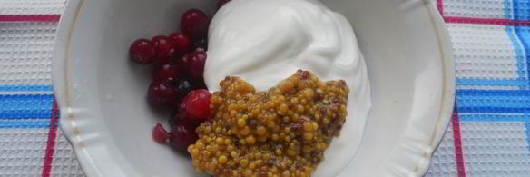 сельдь в сметанно-клюквенном соусе