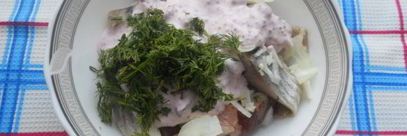 сельдь в сметанно-клюквенном соусе