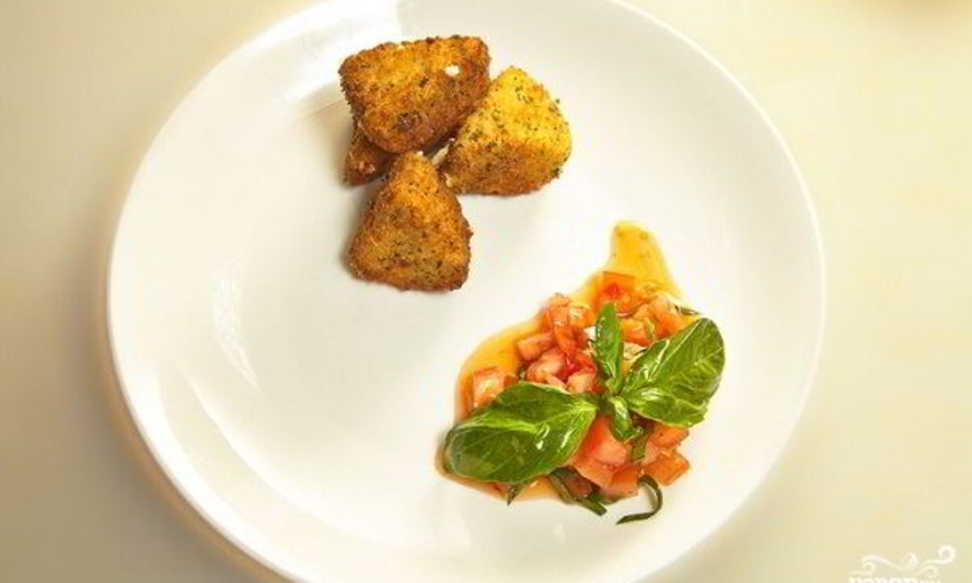 Рецепт сулугуней, жаренный в сухарях