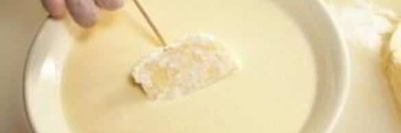 сулугуни, жаренный в сухарях