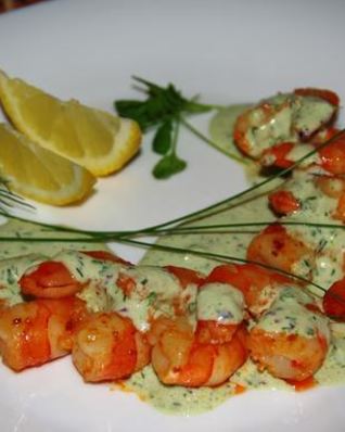Тигровые креветки под греческим соусом