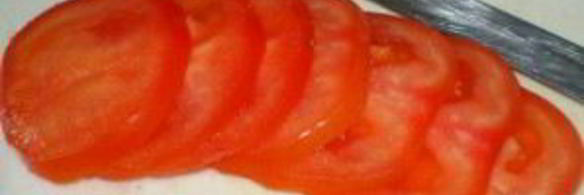 тилапия с помидорами и сыром