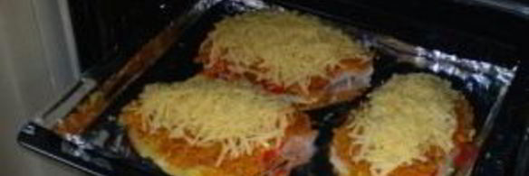 тилапия с помидорами и сыром