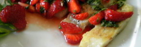 треска с клубничной сальсой