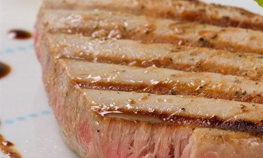 Рецепт тунца на гриле с тапенадом