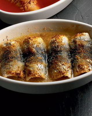 Запеченная салака с анчоусами