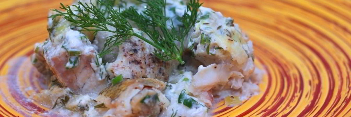 Запеченный судак со сметаной