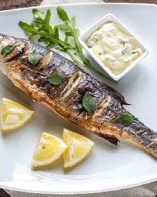 Жареная рыба с соусом айоли