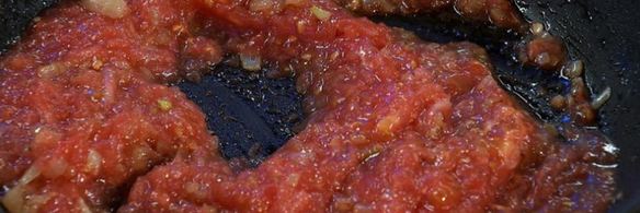 зубатка с овощным соусом и желтым рисом