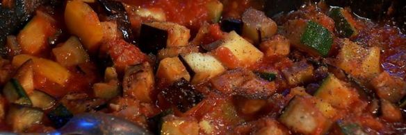 зубатка с овощным соусом и желтым рисом