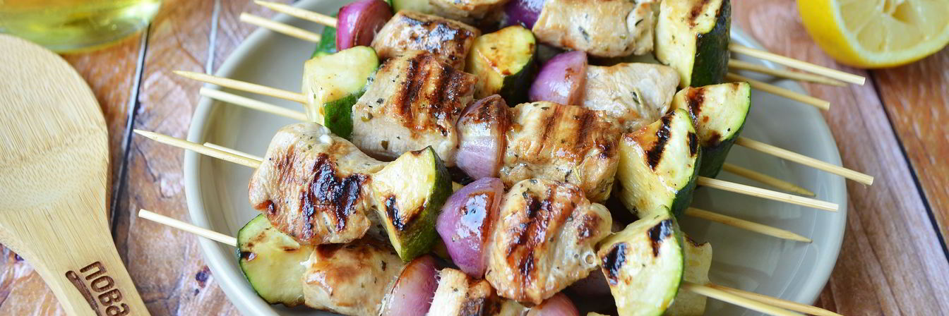 Куриный шашлык с луком и цуккини