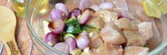 куриный шашлык с луком и цуккини