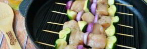 куриный шашлык с луком и цуккини