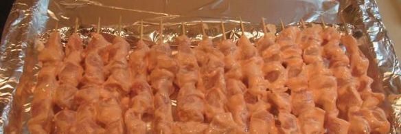 куриный шашлык в духовке на шпажках