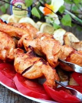 Куриный шашлык в томатном соусе