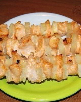 Куриные шашлычки с ананасами в духовке