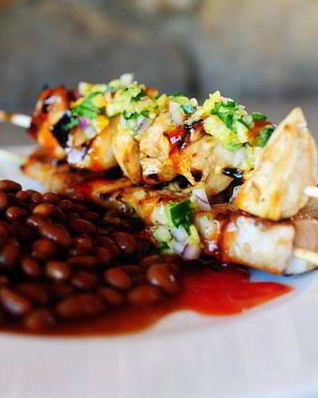 Куриные шашлычки с ананасовой сальсой