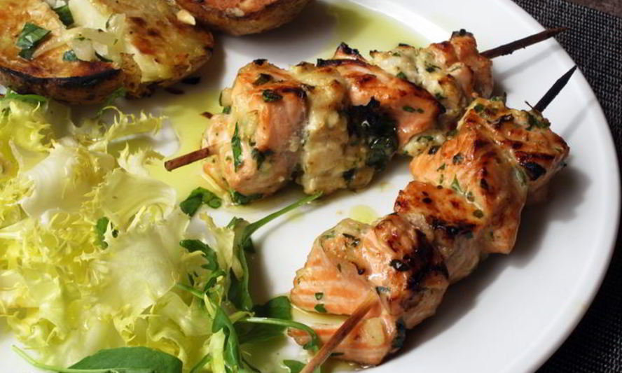 Рецепт разноцветного рыбного шашлыка